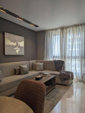 Luxury Apartment - 2 bedroom 2 bathroom 5 mins walk from Corniche, Mall and Station